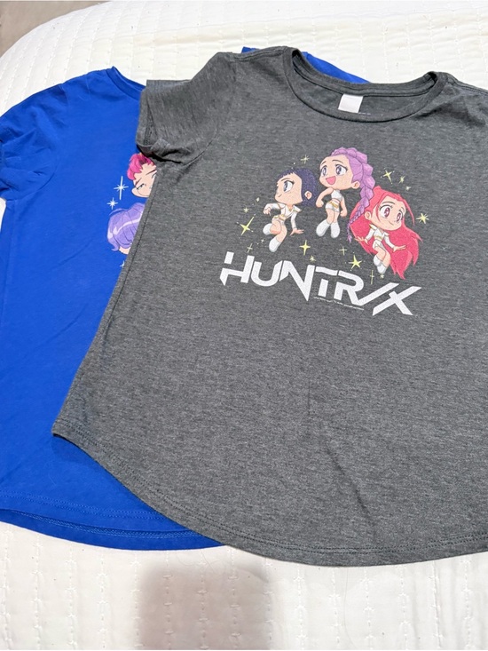 Netflix Other - K-Pop Bundle Girls Graphic Tees- Charcoal Gray and Blue Size Small (6-7)